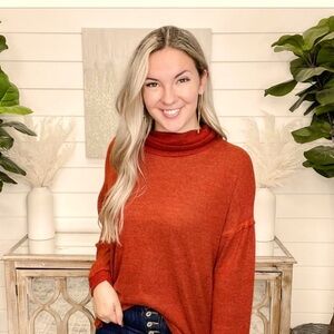 GeeGee Rust Turtleneck Top Soft Brushed Knit Long Sleeves Sweater Women’s L NWOT